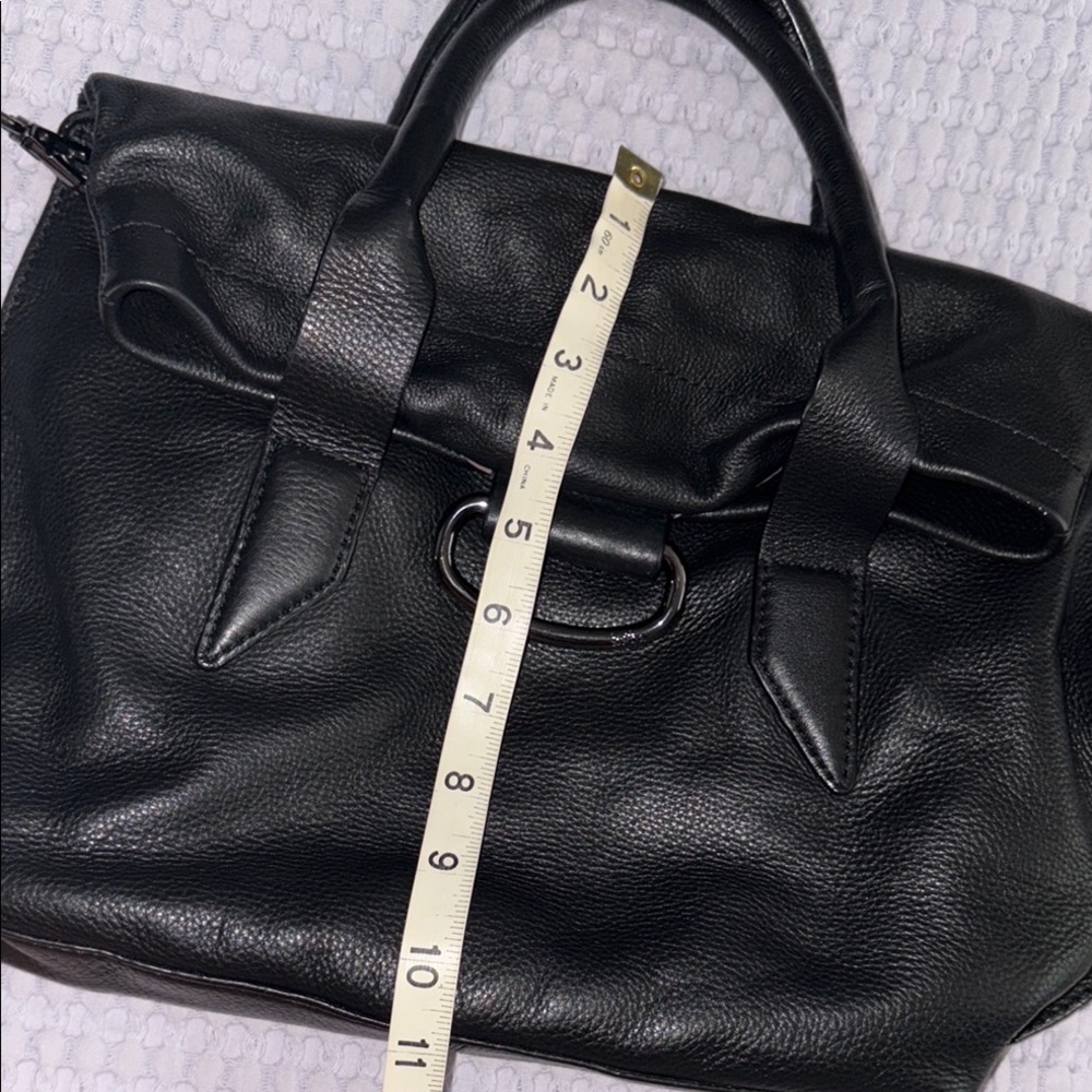 Kooba Elegant Black Leather Handbag with the long strap and magnetic closure - Picture 11 of 15